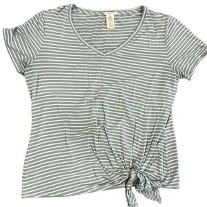 Mattie M tie front tee | large